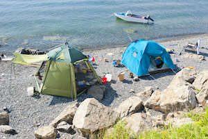 Campen am See ist viel angenehmer mit einer Strandmuschel mit Sonnendach