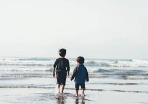 Kinder am Strand